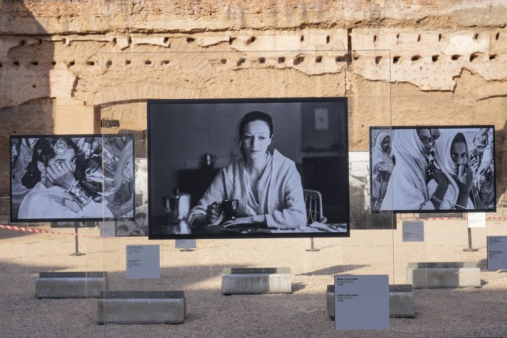 Allestimento della mostra Frank Horvat alle Terme di Caracalla